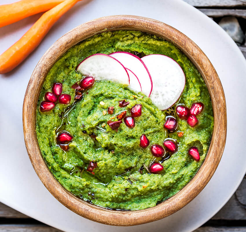 spinach-hummus-with-pomegranate