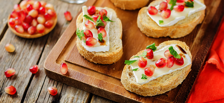 crostini-brie-melagrana